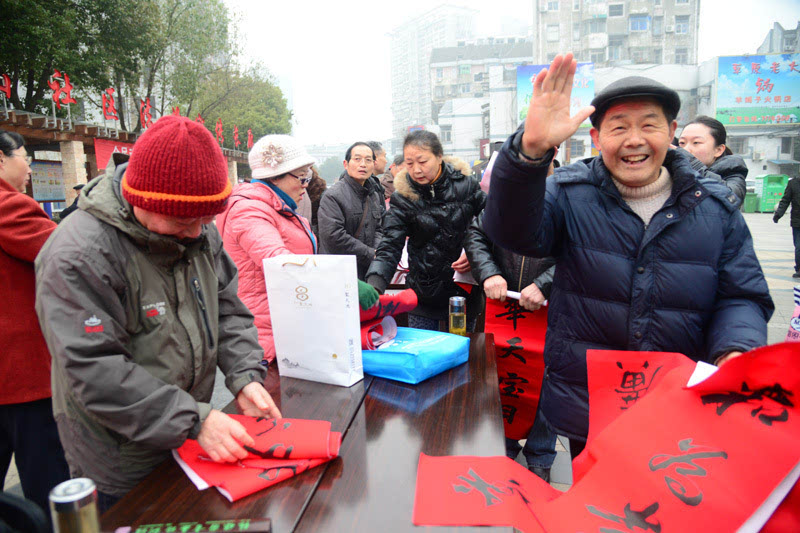 铜陵启动"迎新春 送春联"进基层活动 让市民过个文化年