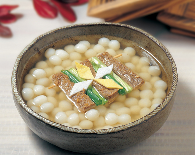 朝鲜人吃添岁饼喝屠苏酒欢度春节