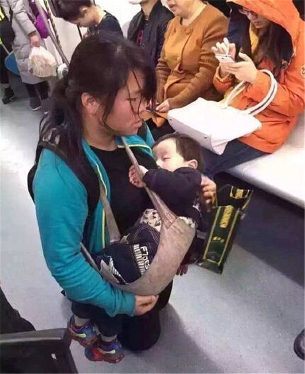 北京女子带男童乞讨被控制 涉嫌拐卖儿童(组图)