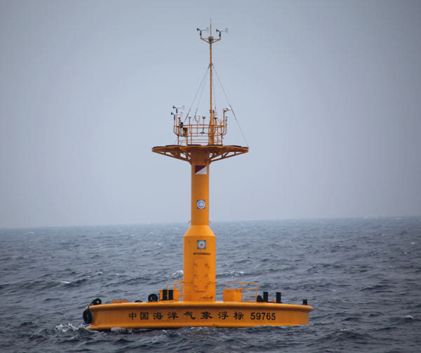 中国在钓鱼岛海域布设浮标直径达10米 形似ufo(1)