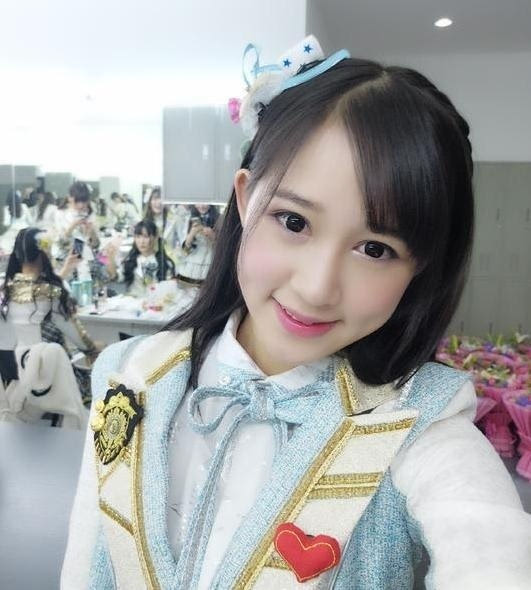 snh48组合成员梁雪图片