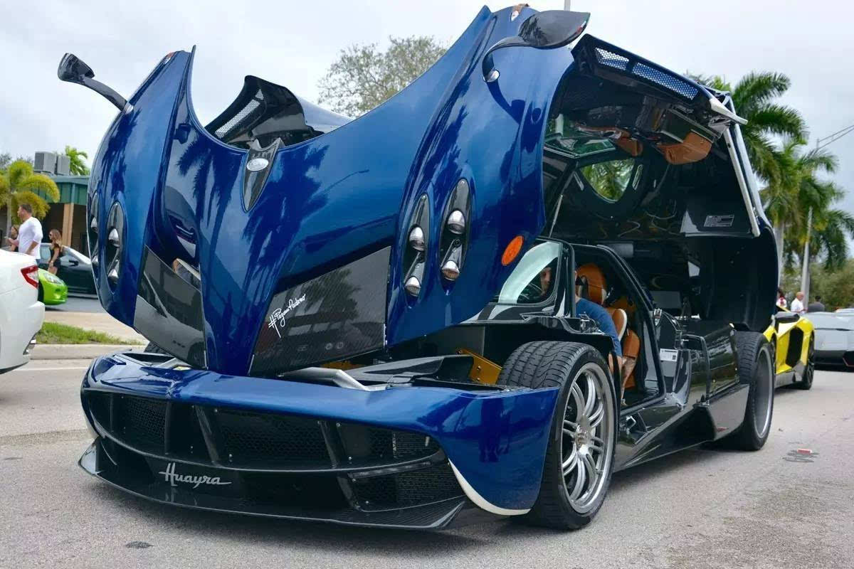 huayra(参数|图片)在西班牙语中有"风神"的意思,而这也延续了zonda(风