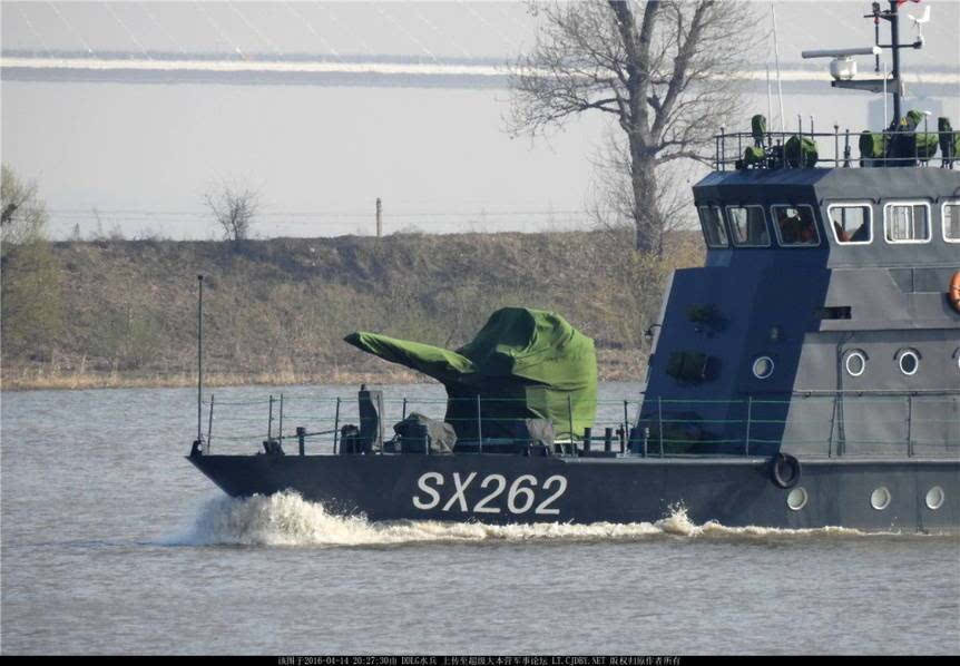 1124型内河炮艇图片