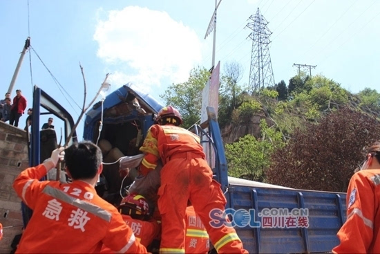 四川简阳最新车祸图片