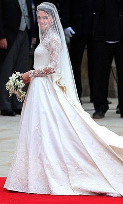 英国凯特王妃在2011年婚礼时所穿的婚纱出自亚历山大·麦昆品牌创意