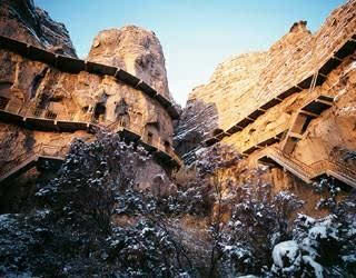 玛扎伯哈石窟图片