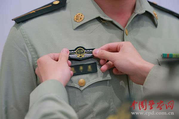 武警部队新式胸标图片