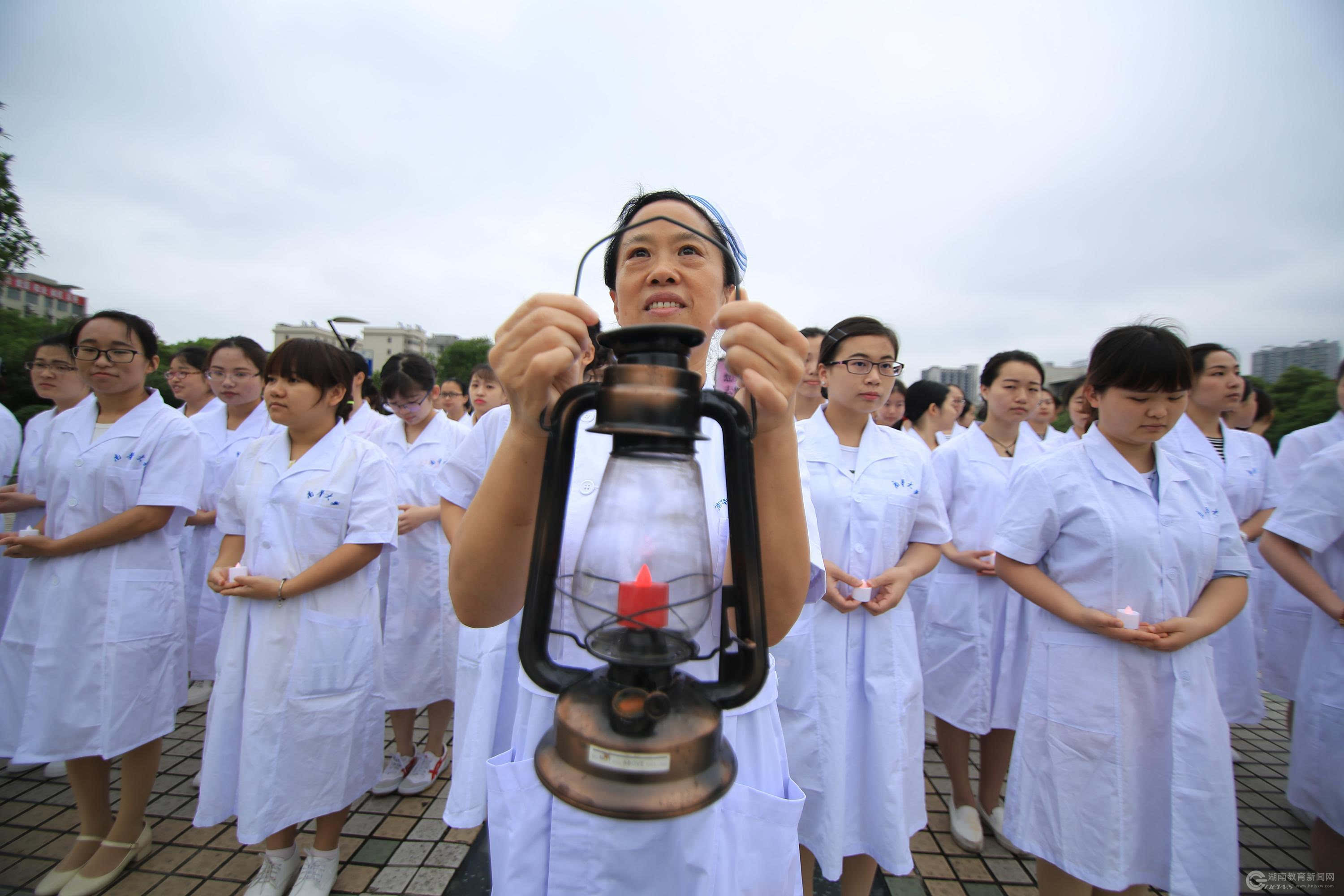 原创全球连线中国z世代国际护士节提灯女神有多美