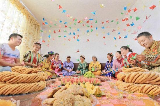 在新疆,古尔邦节已经成为各族群众共同的节日 资料图片