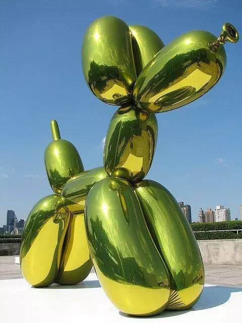 杰夫·昆斯的《气球狗》时间到了当代,雕塑与装置的界限已经越来越
