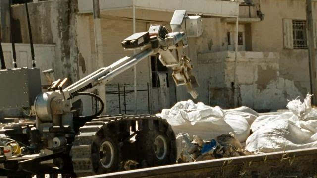 美战地机器人研制完备:全球第一款战地救援机器人