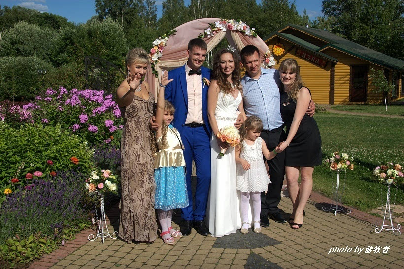 实拍一场精彩浪漫的俄罗斯乡村婚礼