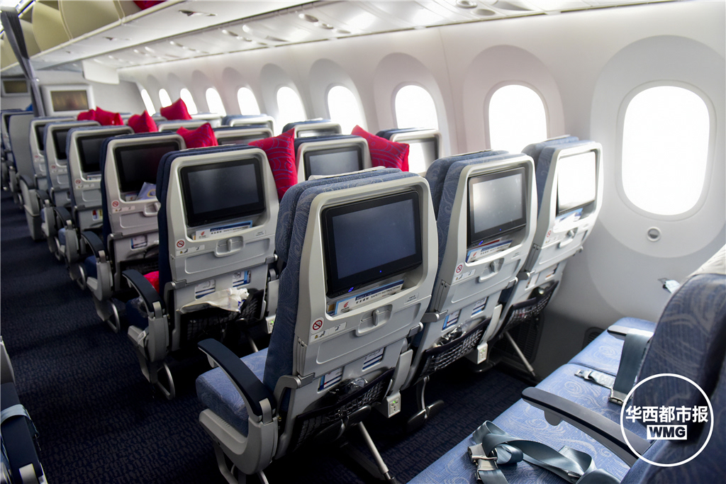 中国首架波音7879梦想客机首航成都搭乘体验更舒适