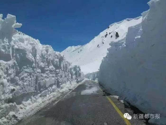 7米高雪墙!独库公路目前不通车,别冒险进入!