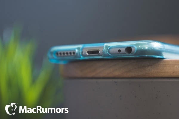 iPhone 7手机壳: 似乎仅摄像头/耳机开孔与iPhone 6s不同