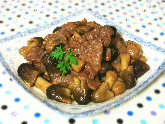 蚝油草菇牛肉