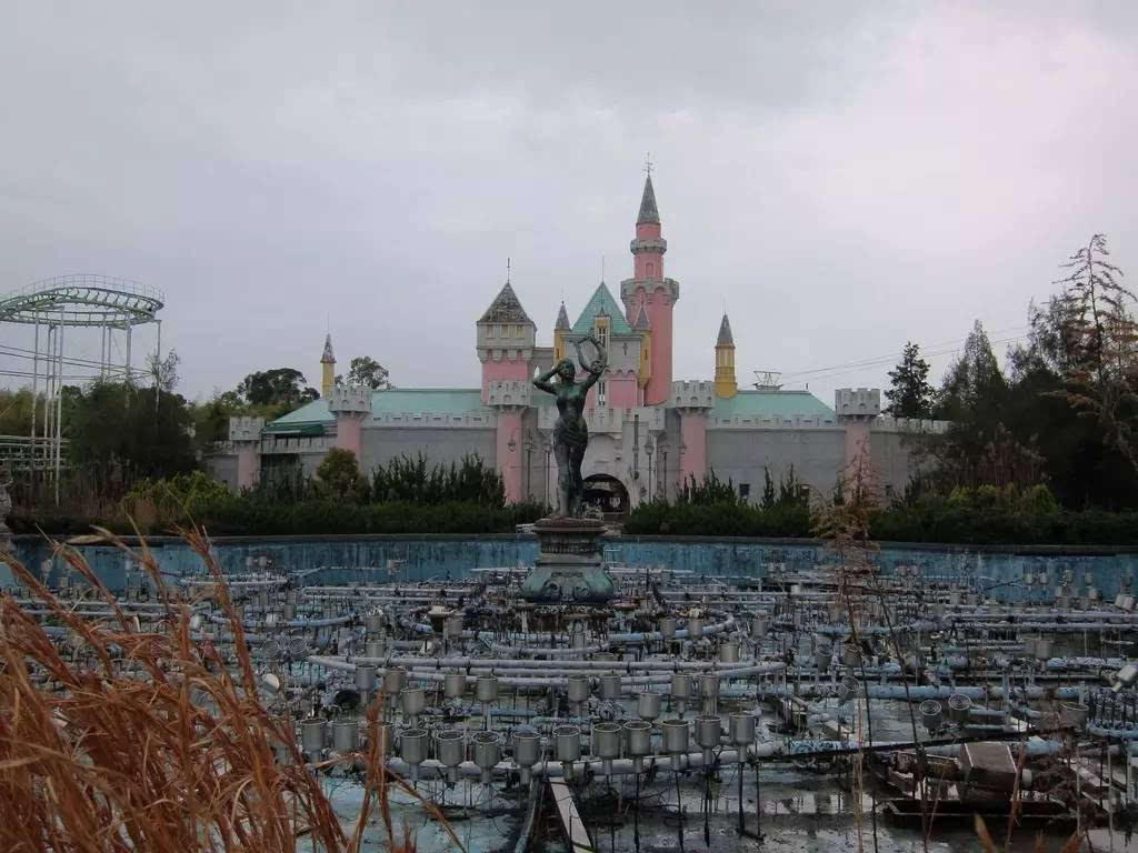 美国迪士尼废墟图片