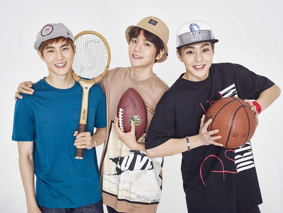 韩国男团exo日前为代言的某品牌帽子拍摄最新夏季画报,展现运动男孩