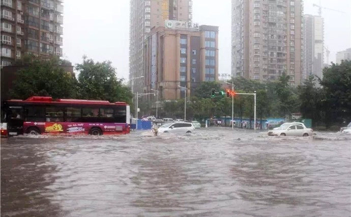 其中,宜宾,泸州,达州城区部分低洼地带发生内涝.