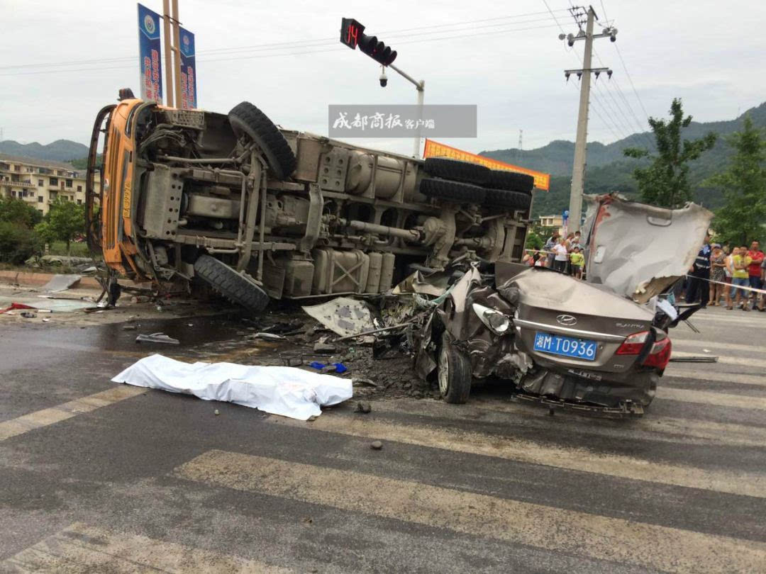 绵阳大货车出车祸图片