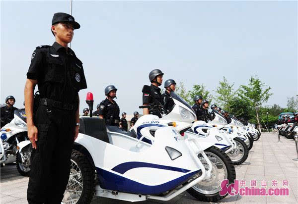 淄博市公安局集中发放56辆警用摩托机动治安