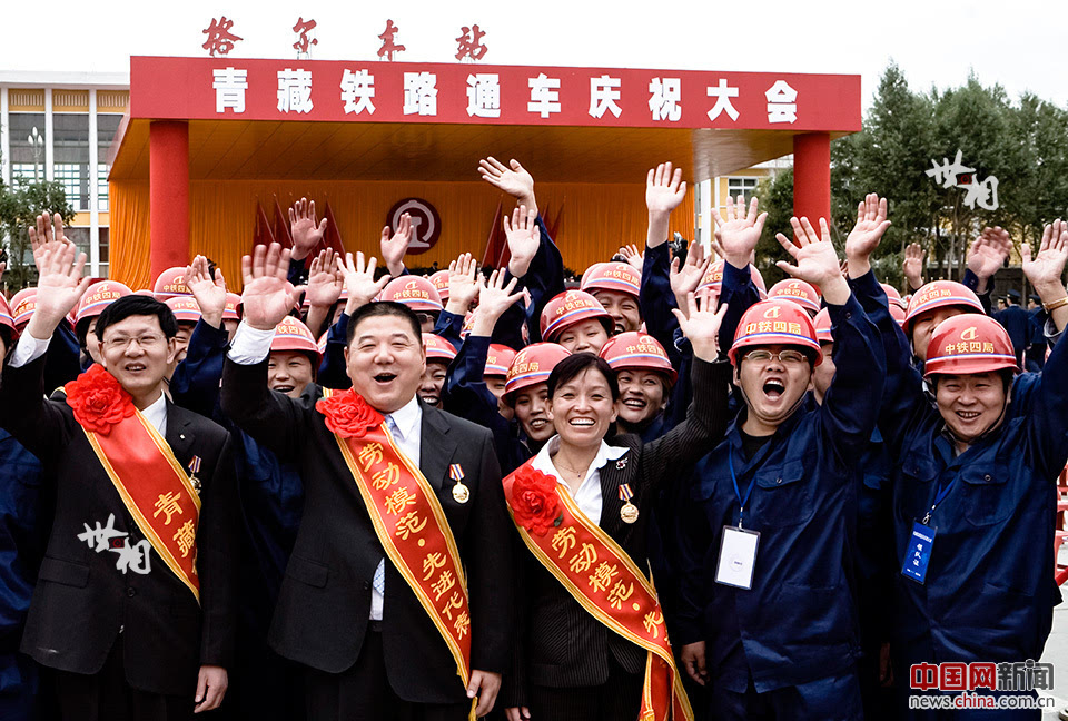 今天,青藏铁路迎来开通十年,摄影师跟随中铁四局当年的建设者重返高原