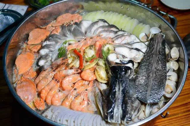 食鱼不吐骨嘅大盘海鲜鸭嘴鱼宴!