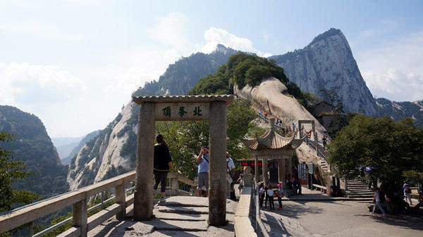 發現陝西之美 鳳凰全媒體登頂華山北峰