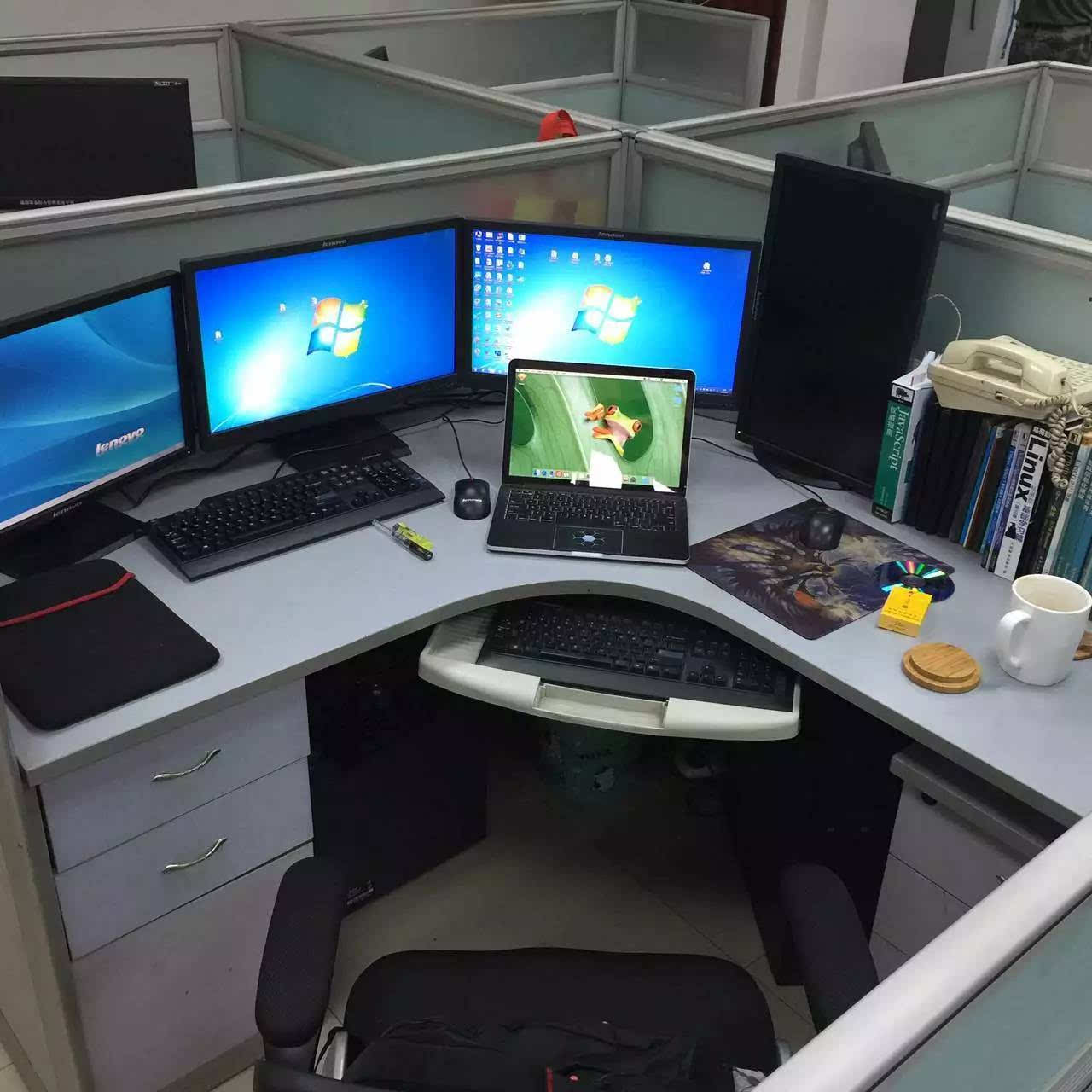 办公室电脑桌图片真实图片