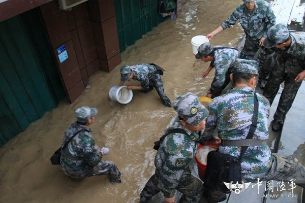 [每日汛情]新疆遭遇暴雨 解放军奔赴救援前线