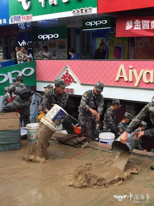 [每日汛情]新疆遭遇暴雨 解放军奔赴救援前线