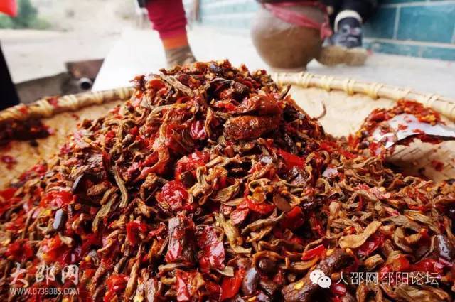 茄子扎是颇俱邵阳特色的腌制扎菜,邵阳人也称之谓"油茄.