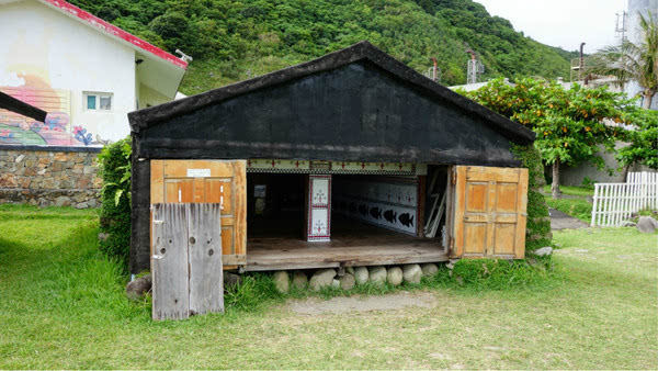 台湾兰屿岛地窖式民居图片