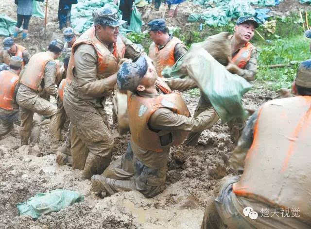 風雨同舟 百版鉅獻 湖北日報100版抗洪救災報道見證黨和人民心連心