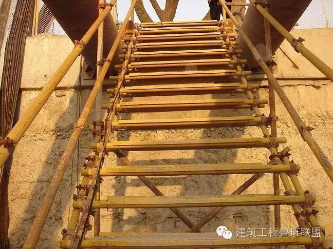 钢管架施工楼梯踏步图片