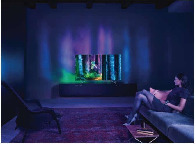 飞利浦推出首款自带环境灯光效果的55英寸OLED电视