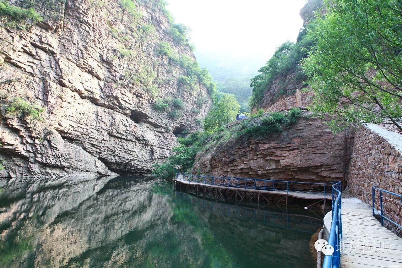 北京今夜至明天局地有大暴雨,39家景区暂时关闭.