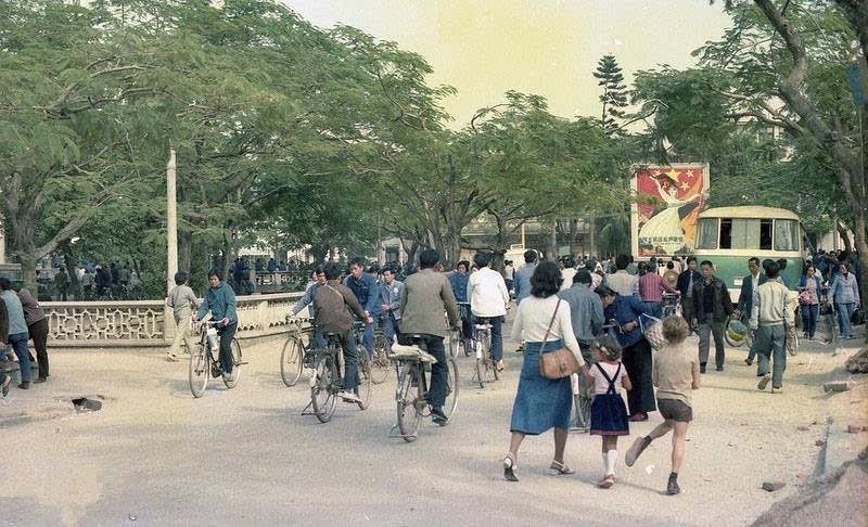 老照片记录70年代末深圳人们的生活情景