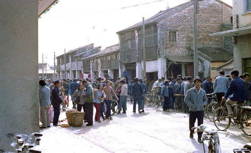 老照片记录70年代末深圳人们的生活情景
