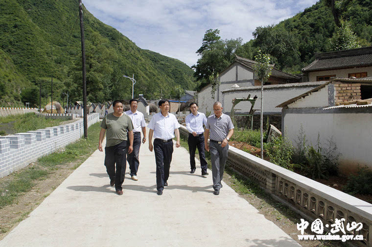 7月26日,武山县委副书记,县长马勤学带领县政府办,农业等部门负责人