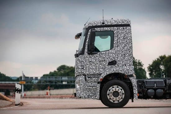 奔驰推出纯电动重型卡车Urban eTruck
