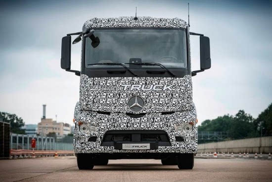 奔驰推出纯电动重型卡车Urban eTruck