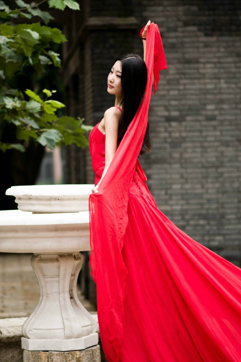 抹胸红衣长裙民国风格美女
