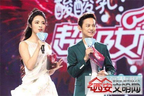 2016超級女聲天下12強名單頒發 何炅迴歸主持