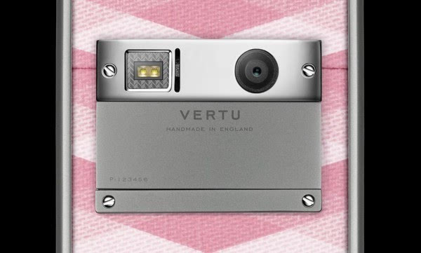 Vertu发布4200美元“廉价”手机：支持无线充电