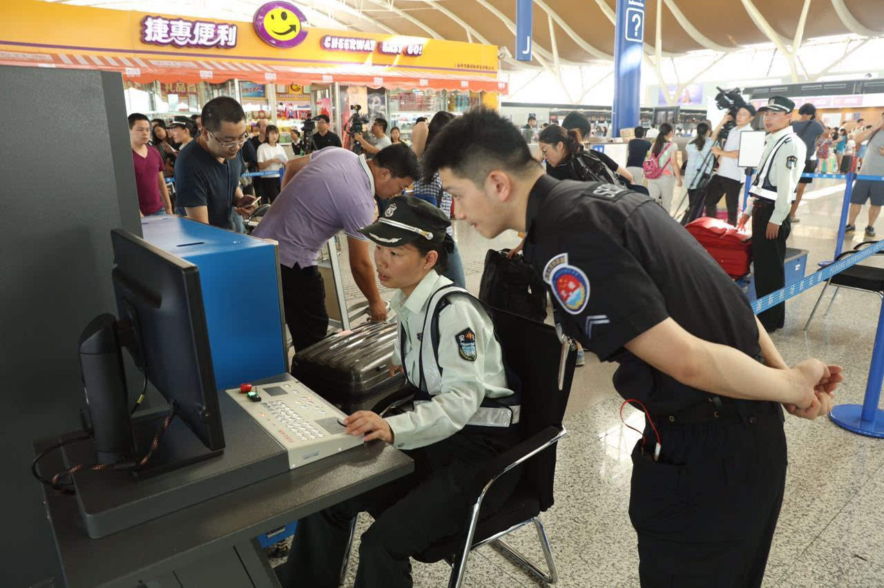 [上海機場乘機要趁早]安檢再升級!航站樓出入口今起增設反恐安檢