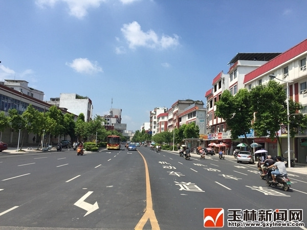 玉林市玉城教育中路改造后,美!