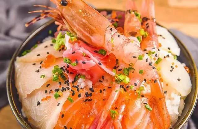 [鱻刺身盖饭]有新鲜捕捞空运的加拿大牡丹虾,食材新鲜,料理美味,赞!