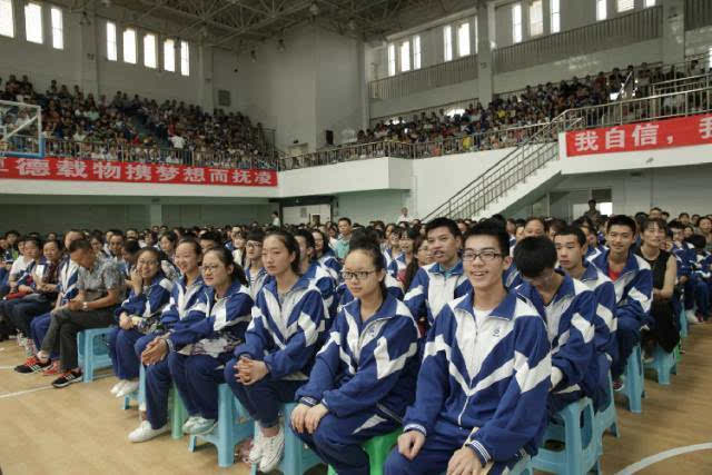 开学前贵阳各大高中校服先睹为快