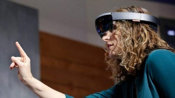 这5段视频告诉你HoloLens多酷炫：打游戏、学弹琴无所不能